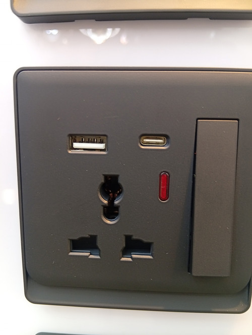 Luxury slim single socket with USB+TYPE C 
