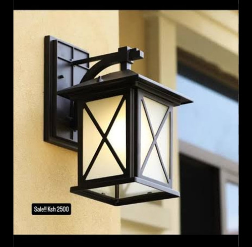 Outdoor wall bracket light 