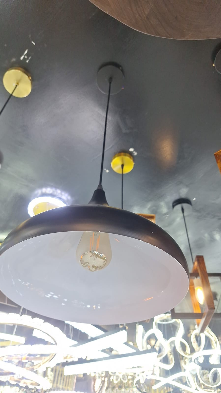 Metallic pendant light 
