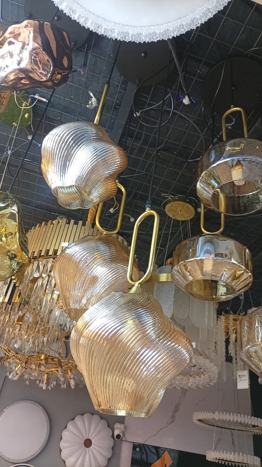 Modern artistic glass pendant light 