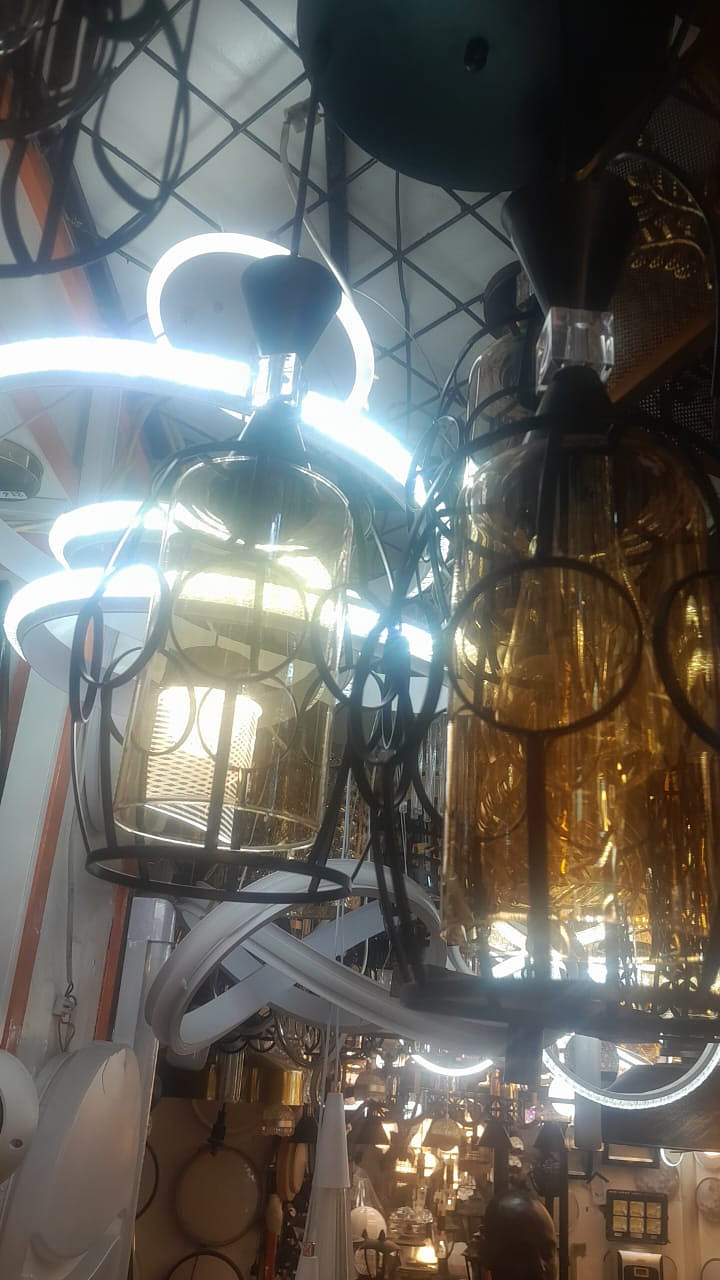 Metallic pendant light 