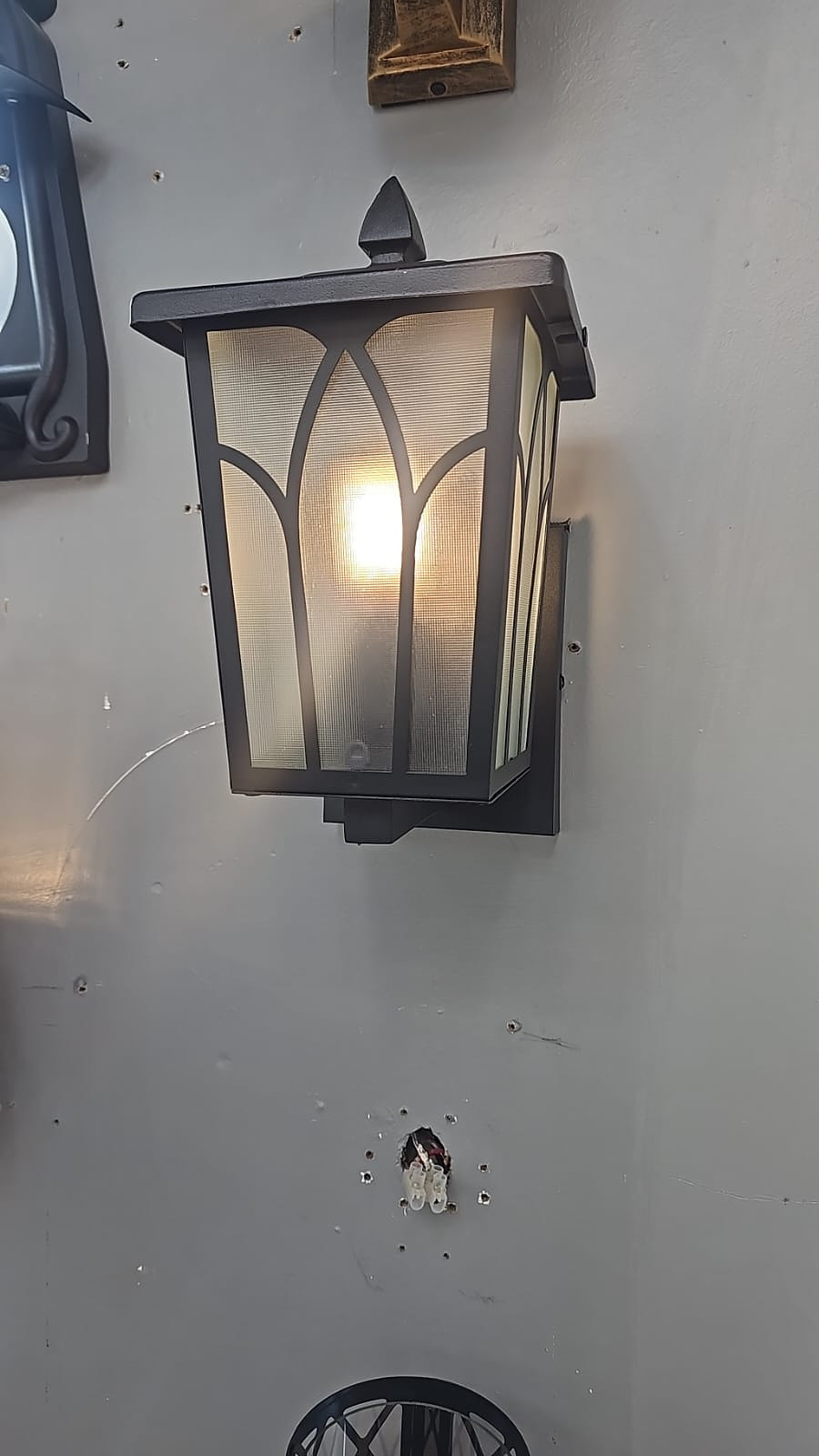 Outdoor wall bracket light 