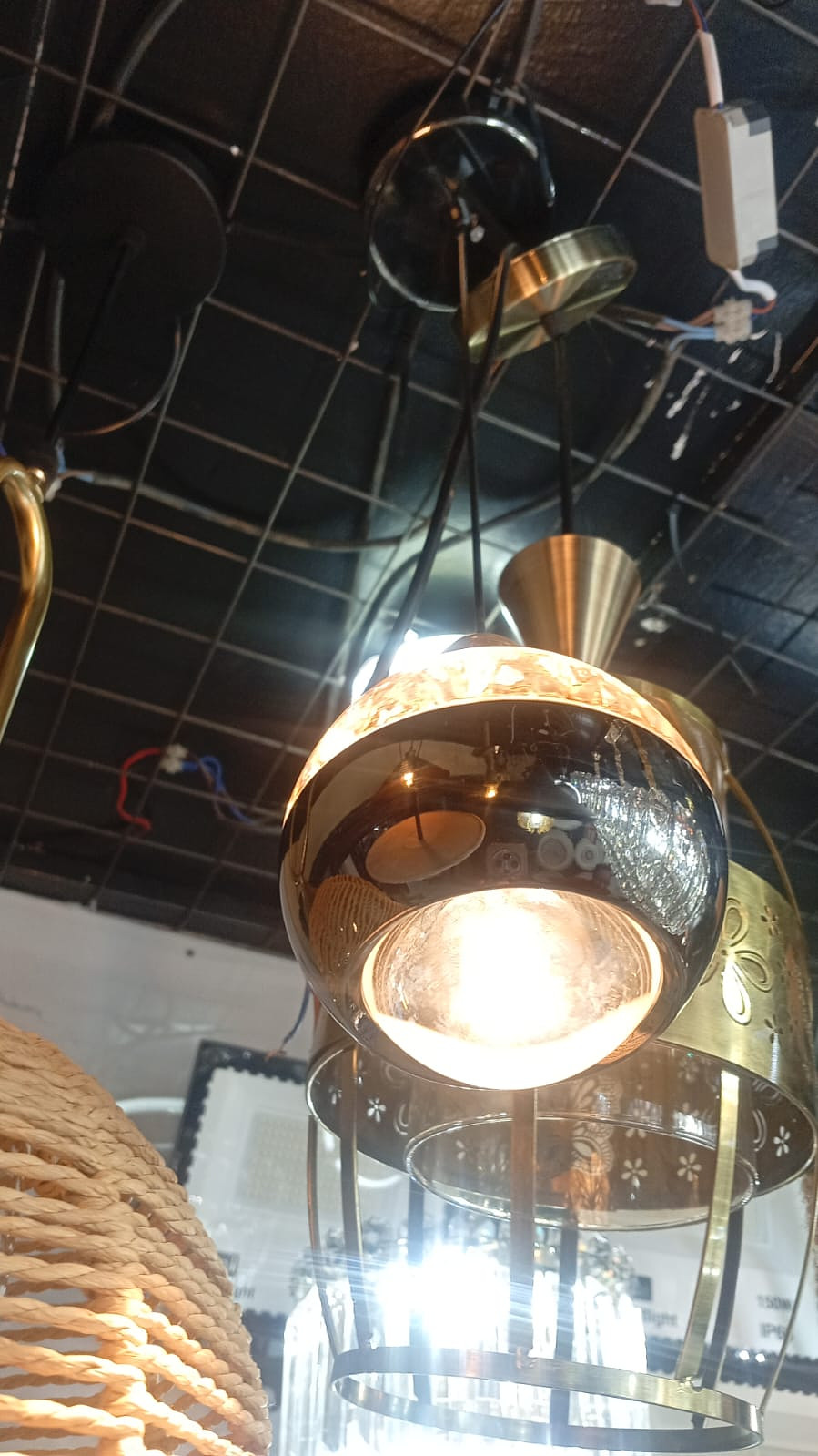 Single ball pendant light 