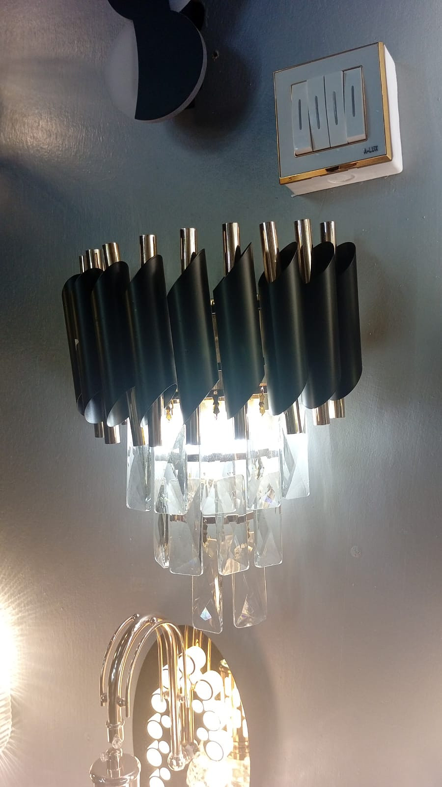 Crystal wall bracket