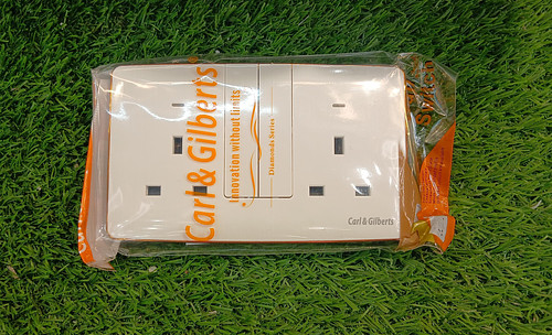 Carl&Gilbert Twin socket