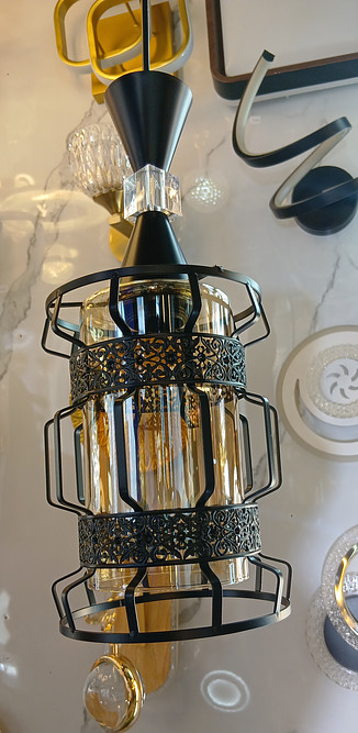 Metallic pendant hang light 