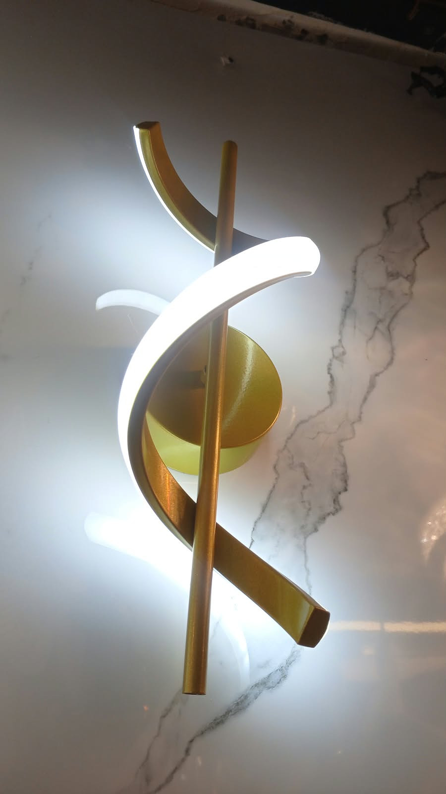 Spiral wall bracket 