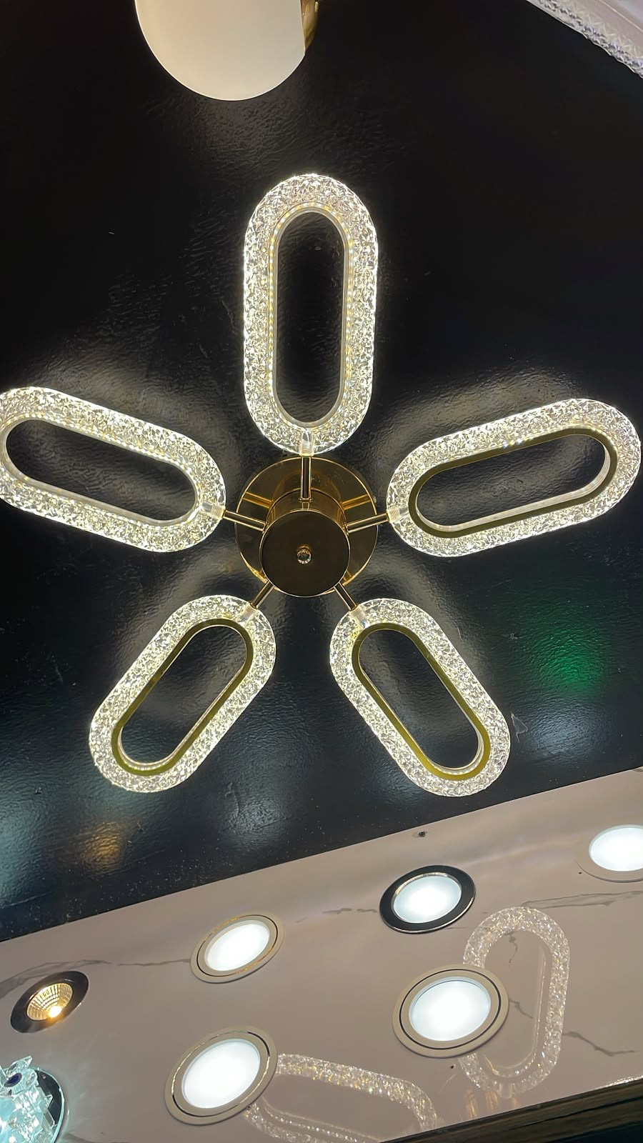 Ceiling chandelier light 