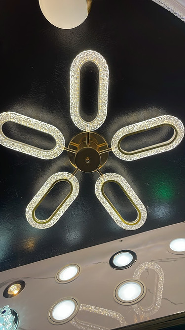 Ceiling chandelier light 