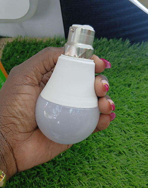 White bulb (pin)