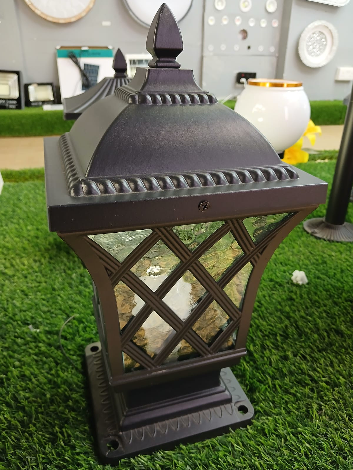Modern waterproof pillar/gate light